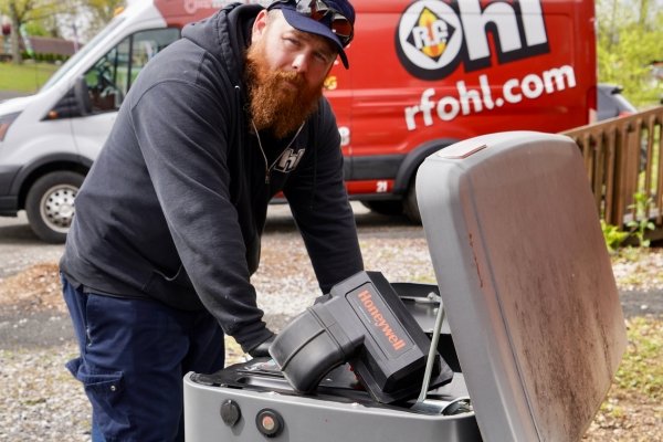 R.F. Ohl technician troubleshooting Honeywell Generator